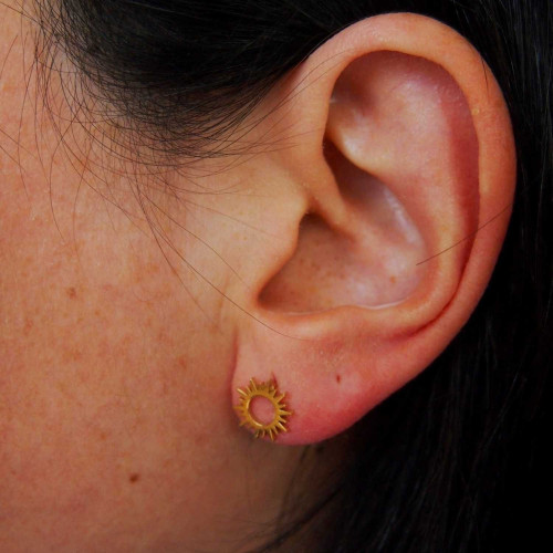Boucles d'oreilles dorées, Norah - Photo portée