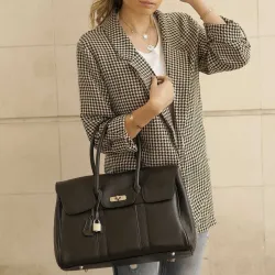PARISIENNE grand sac à main en cuir - noir- porté