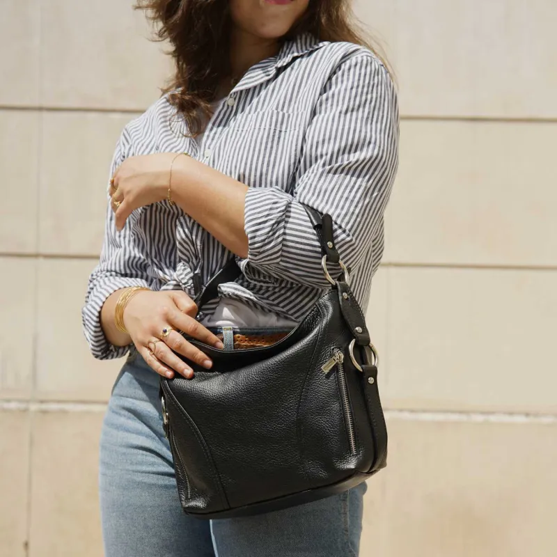 JOYCE sac hobo en cuir - noir - porté