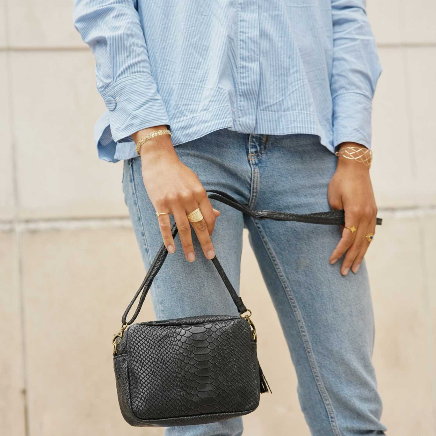 PACHO sac trotteur effet croco en cuir - noir - porté